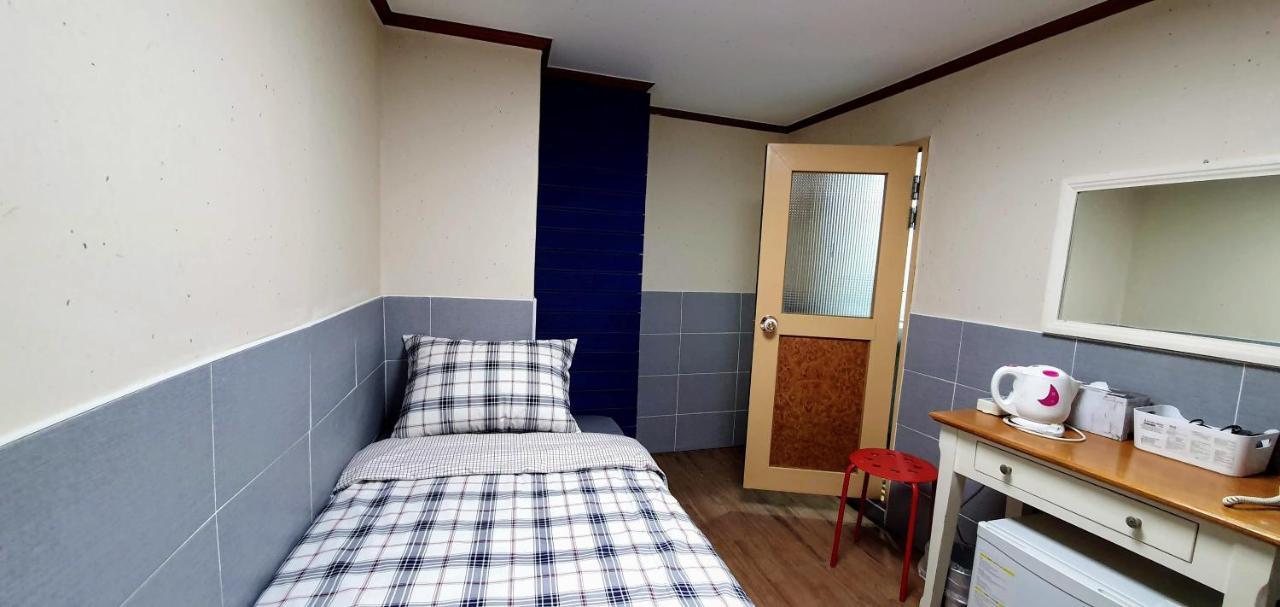 New Sun Guesthouse Myeongdong Seoul Bagian luar foto