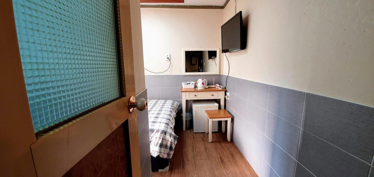 New Sun Guesthouse Myeongdong Seoul Bagian luar foto