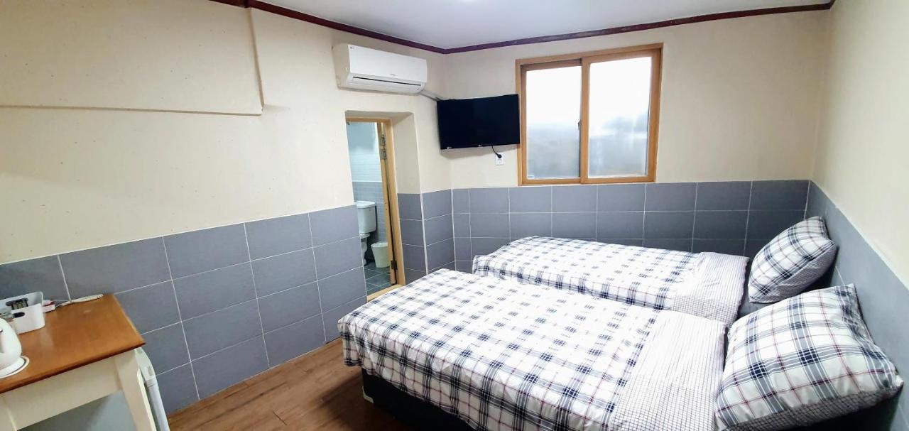 New Sun Guesthouse Myeongdong Seoul Bagian luar foto